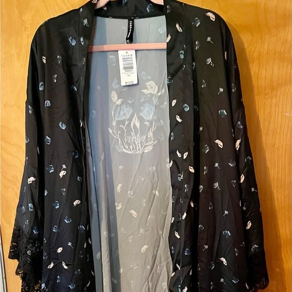 Torrid Black and Blue Floral Women's Robe - Picture 1 of 3